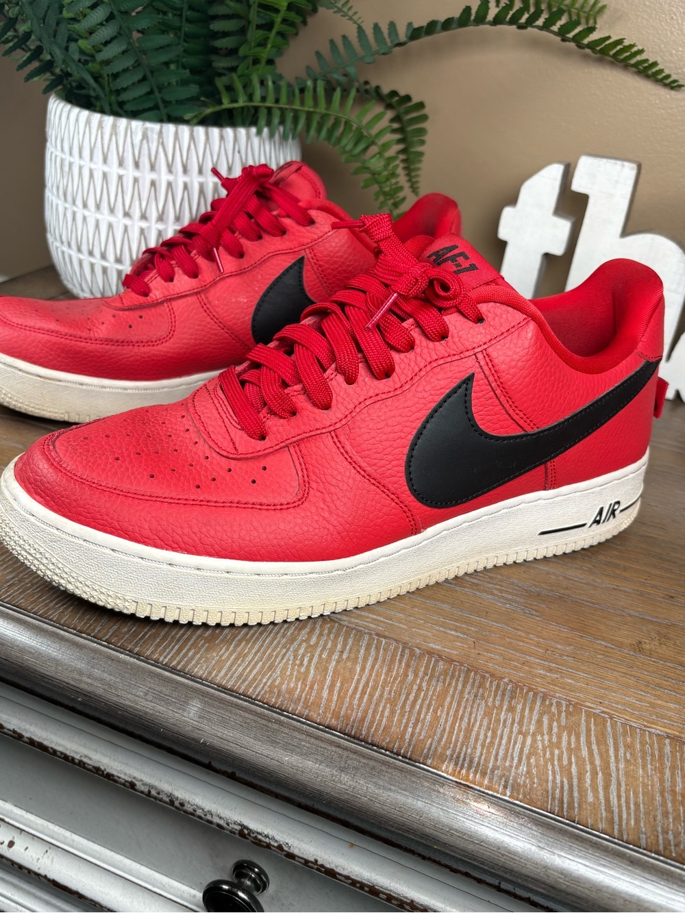 Nike Air Force 1 Statement Game NBA
University Red/Black size 11.5
823511-604 - Picture 3 of 10